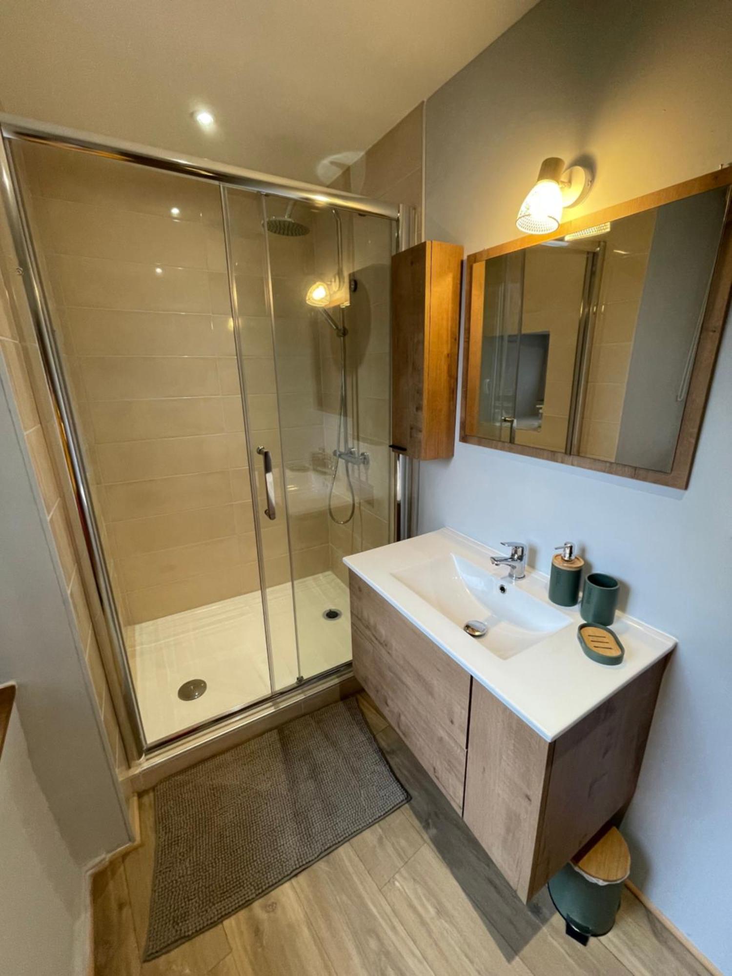Aux Portes Du Mont Anis Le Puy-en-Velay Room photo